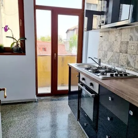 Cozy Apartment Near City Center Bucharest Exterior photo