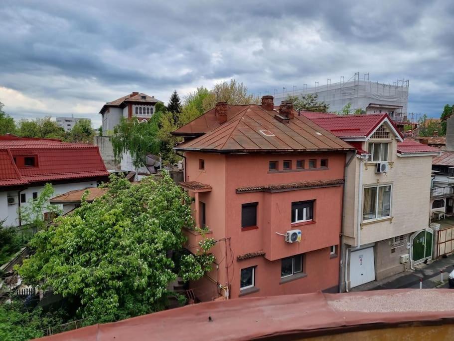 Cozy Near Center Apartment Bucharest